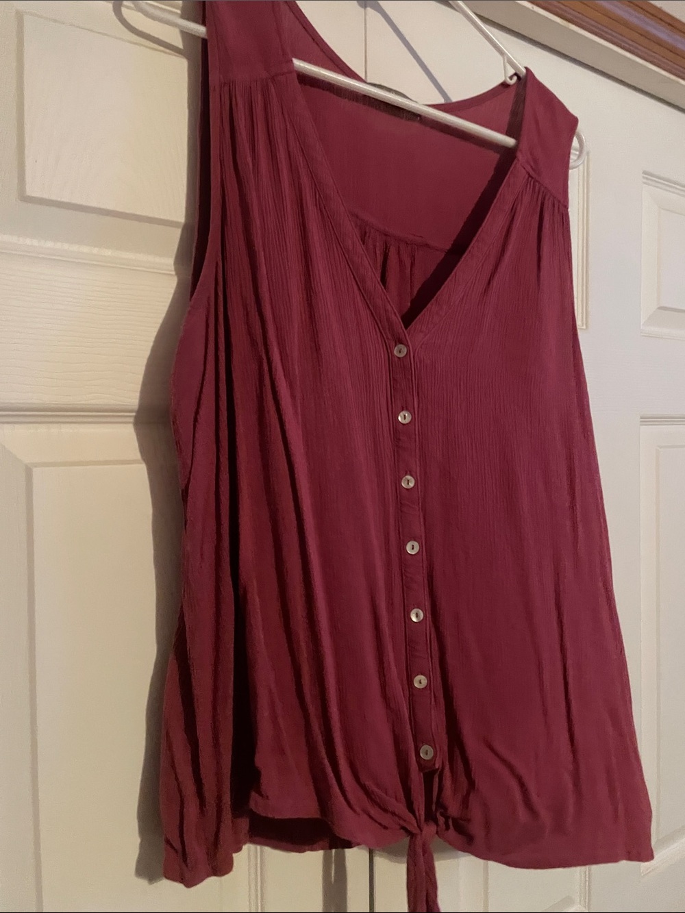 Button-Front Tie-Hem Sleeveless Tank Top in Wine